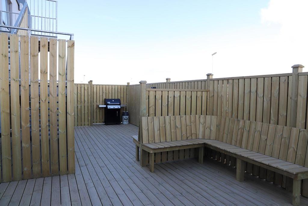 Boutique By The Harbour - Apartments 207 Akureyri Bagian luar foto